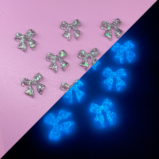 LUMINOUS RIBBON CHARMS