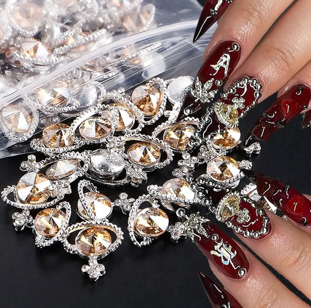QUEEN NAIL DECORATION